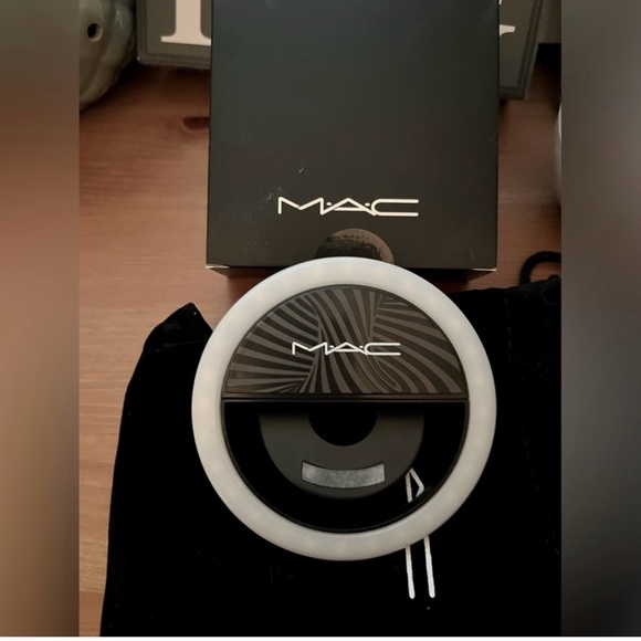 NWT sealed in box MAC selfie 🤳 ring light. Clips on. - Picture 1 of 5